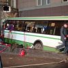 В Новгороде автобус врезался в здание университета, погибли два человека - Фото