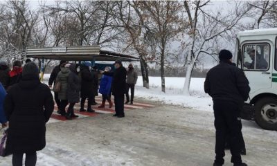 Под Харьковом люди перекрыли дорогу из-за отсутствия отопления в домах - Фото