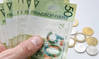 В Беларуси с 1 января бюджетникам поднимут зарплату на 5% - Фото