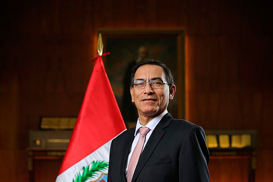 Президент Перу Мартин Вискарра уходит в отставку - Фото