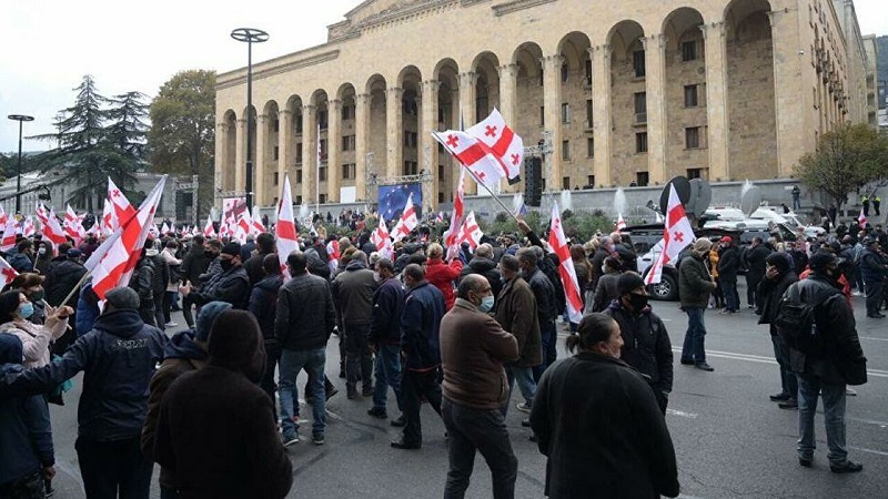 В Грузии оппозиция опять митингует против итогов парламентских выборов - Фото