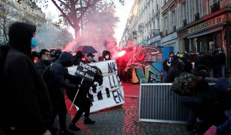 Во Франции в ходе протестов пострадали более 60 полицейских - Фото