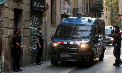 Полицейские в Барселоне ранили угрожавшего им ножом мужчину - Фото