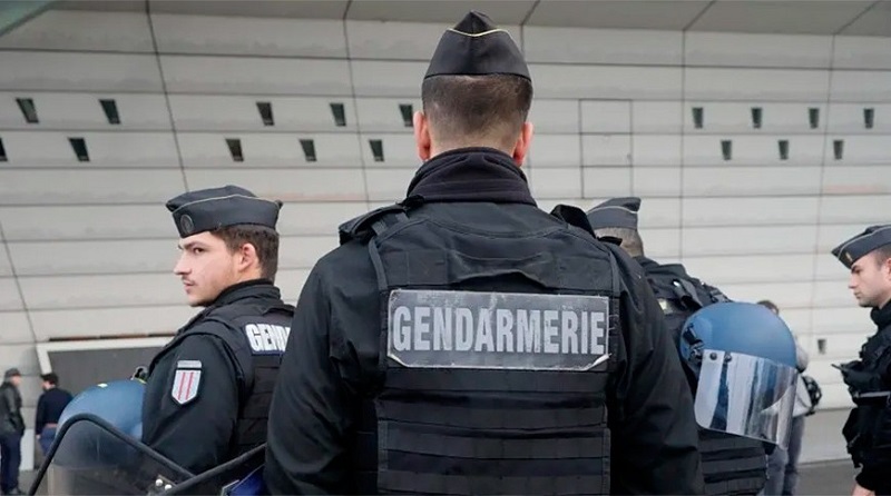 Во Франции мужчина застрелил трех жандармов и одного ранил - Фото