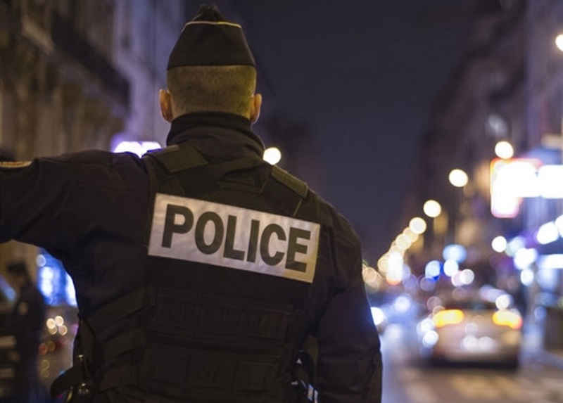 Вооруженный француз, захвативший жену в заложники, убил ее и себя - Фото