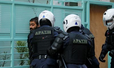 Более 370 человек задержаны на акции протеста в память об убитом подростке в Афинах - Фото