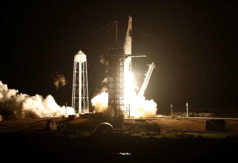 Ракета Falcon 9 стартовала во Флориде с кораблём Dragon и грузом для МКС - Фото