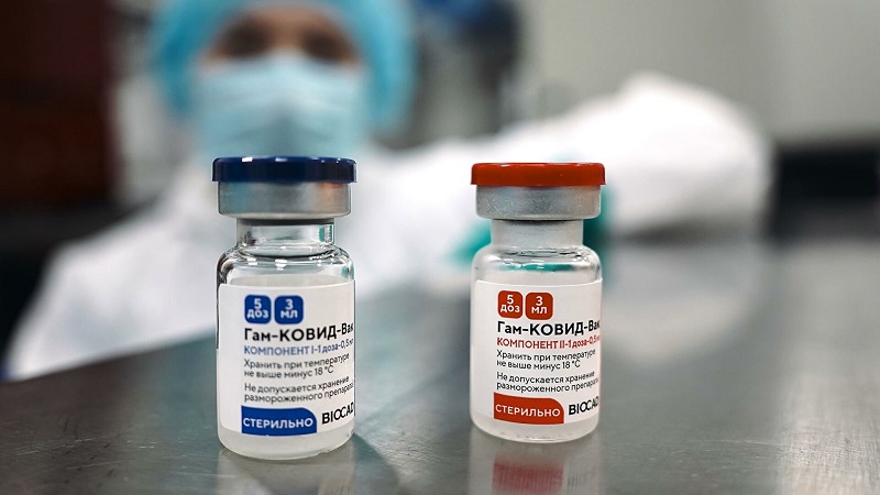 Российской вакциной "Спутник V" могут прививаться люди с аллергией - Фото