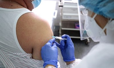 Москвичи старше 60 лет с 28 декабря смогут записаться на прививку от COVID-19 - Фото