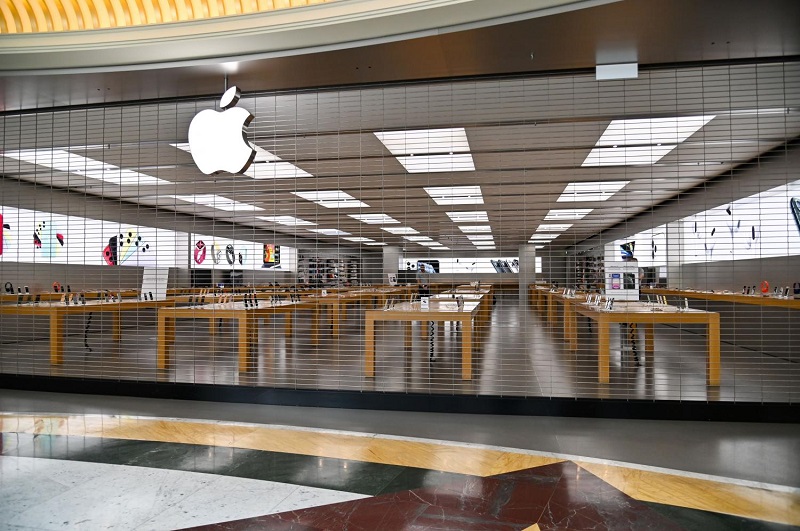 Apple временно закрыл свои магазины в Калифорнии и Лондоне - Фото
