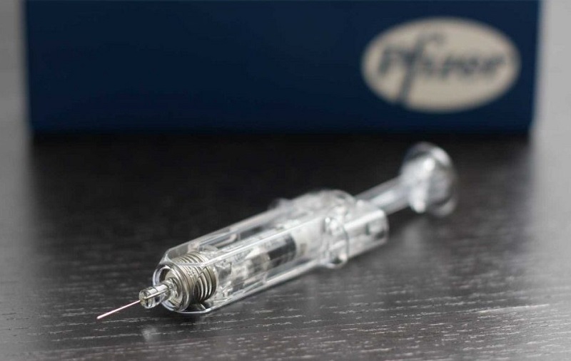 У двух медработников на Аляске появилась сильная аллергия на вакцину Pfizer - Фото