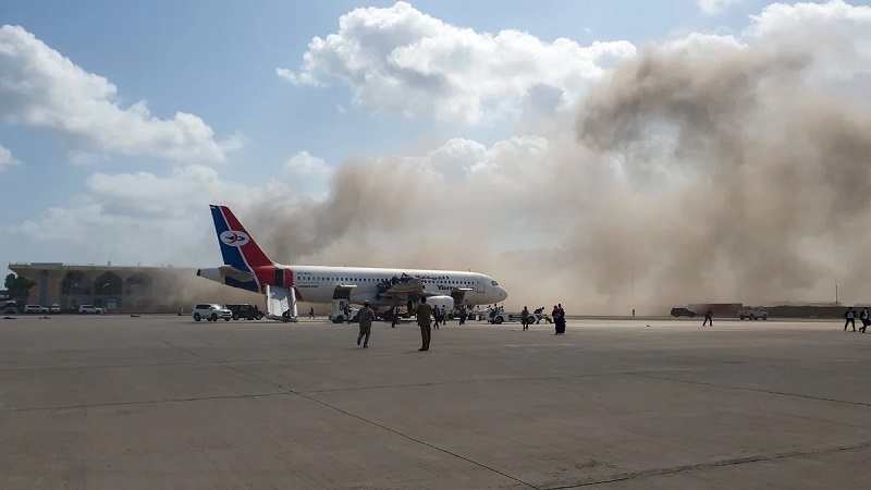 Число жертв в результате атаки в аэропорту Йемена возросло до 25 - Фото