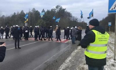 На Украине шахтеры блокируют дороги второй день подряд из-за долгов по зарплате - Фото