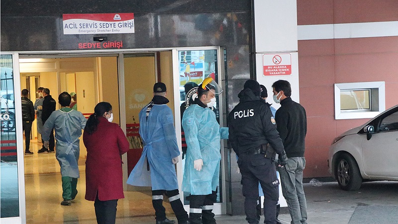 В Турции 8 человек погибли при пожаре в больнице - Фото