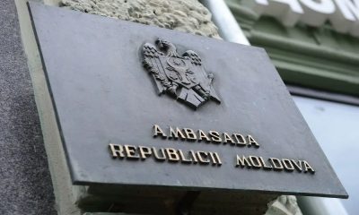 Автомобиль посольства Молдавии поймали при попытке ввезти в Россию контрабанду - Фото