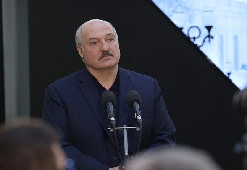 Александр Лукашенко предложил решать вопрос его президентства на выборах - Фото