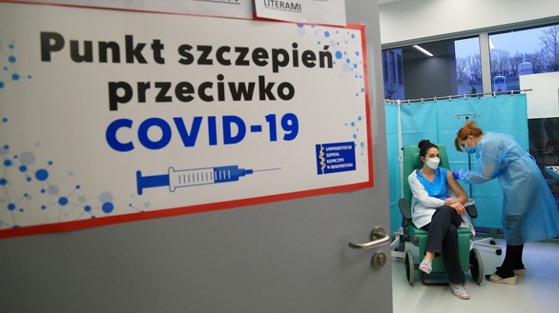 В Польше проведено более 1 млн прививок от коронавируса SARS-CoV-2 - Фото