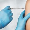 Эксперт рассказал о порядке вакцинирования онкопациентов от SARS-CoV-2 - Фото
