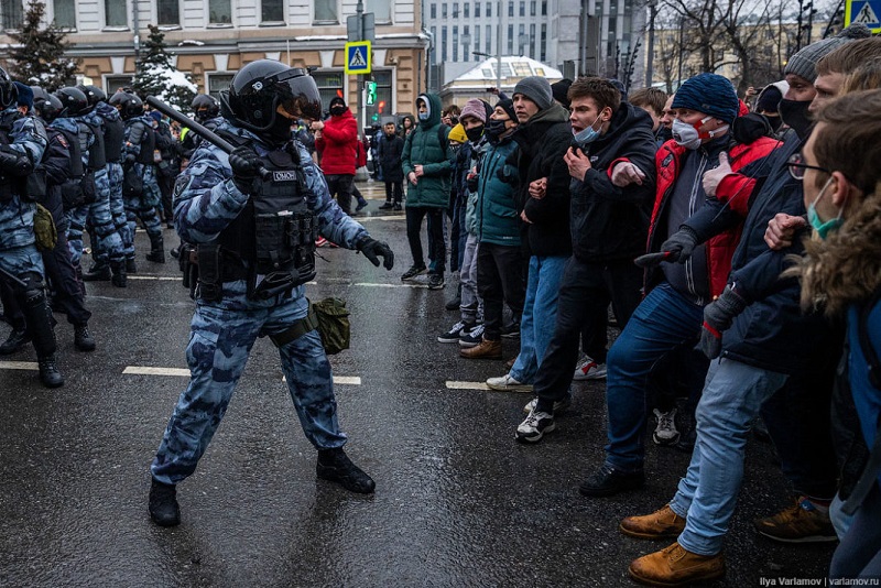 В Москве 23 января более 1000 человек задержали за участие в несогласованном митинге - Фото