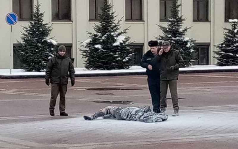 В Минске на площади Независимости мужчина совершил самосожжение - Фото