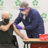 Джо Байден 11 января получил вторую дозу вакцины от COVID-19 - Фото