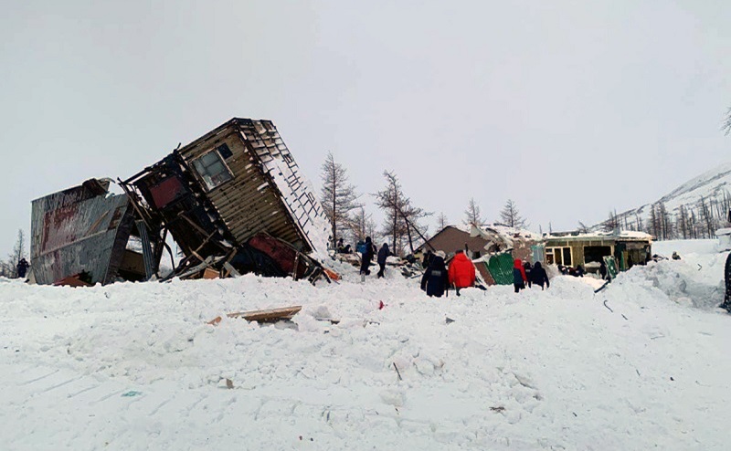 Власти Норильска объявили 10 января днем траура по погибшим при сходе лавины - Фото