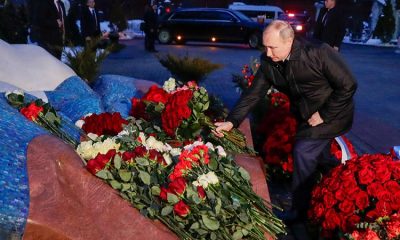 Владимир Путин возложил цветы к могиле первого президента РФ Бориса Ельцина - Фото