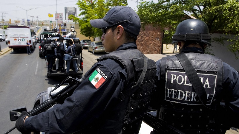 В Мексике 12 полицейских были арестованы по подозрению в убийстве 19 человек - Фото