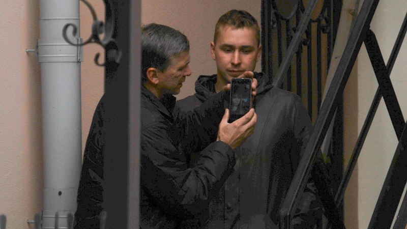 Виталий и Владислав Кузнечики уже 5 месяцев живут на территории посольства Швеции в Минске - Фото