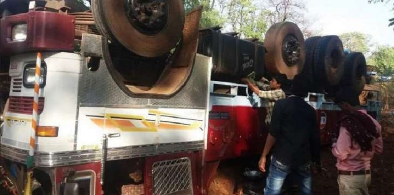 В Индии при опрокидывании грузовика погибли 16 человек - Фото