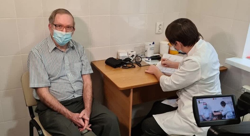 Гражданин США привился вакциной "Спутником V" в Крыму - Фото