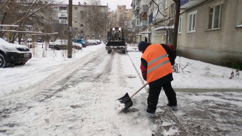 Лукашенко посоветовал жителям Минска приобщаться к уборке снега - Фото