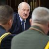 Лукашенко призвал белорусских военных защищать страну - Фото