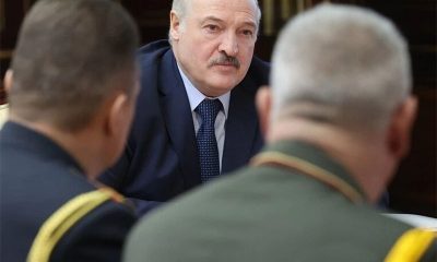 Лукашенко призвал белорусских военных защищать страну - Фото