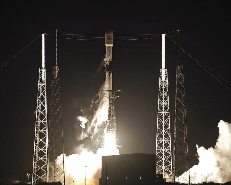 SpaceX вывела на орбиту еще одну партию спутников Starlink - Фото
