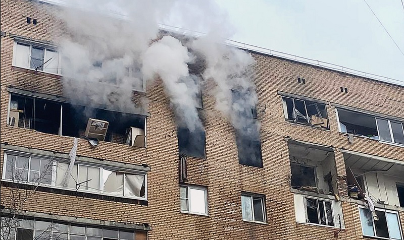 Три человека погибли при взрыве газа в жилом доме в Химках - Фото