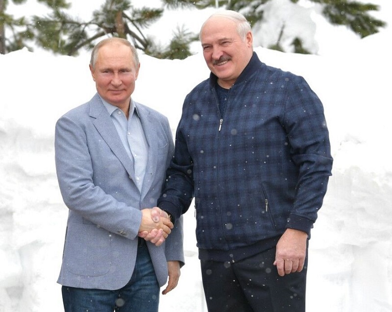 Лукашенко опроверг обсуждение кредита для Беларуси на встрече с Путиным в Сочи - Фото