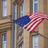 Посольство США в России объявило о сокращении консульского персонала на 75% - Фото