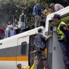 На Тайване при крушении поезда погибли около 40 человек - Фото