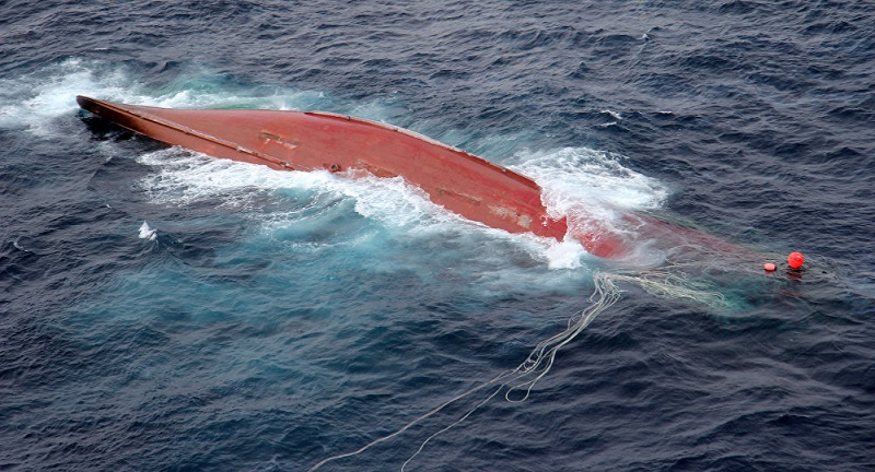 В Китае 12 человек погибли в результате крушения рыболовецкого судна - Фото