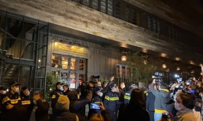Владимир Познер покинул Тбилиси после акций протеста из-за его визита - Фото