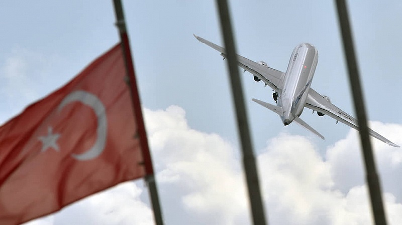 Россия с 15 апреля ограничивает авиасообщение с Турцией и Танзанией - Фото