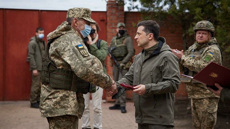 Президент Украины Владимир Зеленский посетил Донбасс 8 апреля - Фото