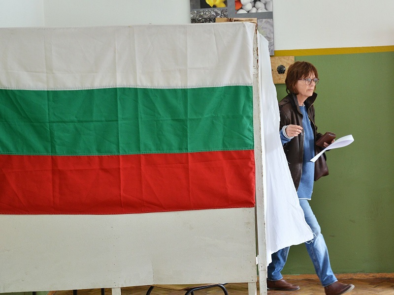 Правящая партия Болгарии побеждает на парламентских выборах - Фото