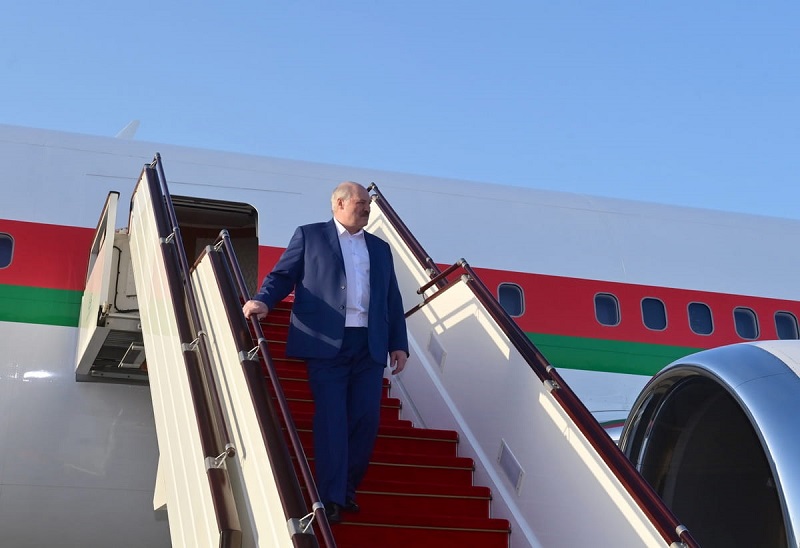 Александр Лукашенко вернулся из Сочи в Минск