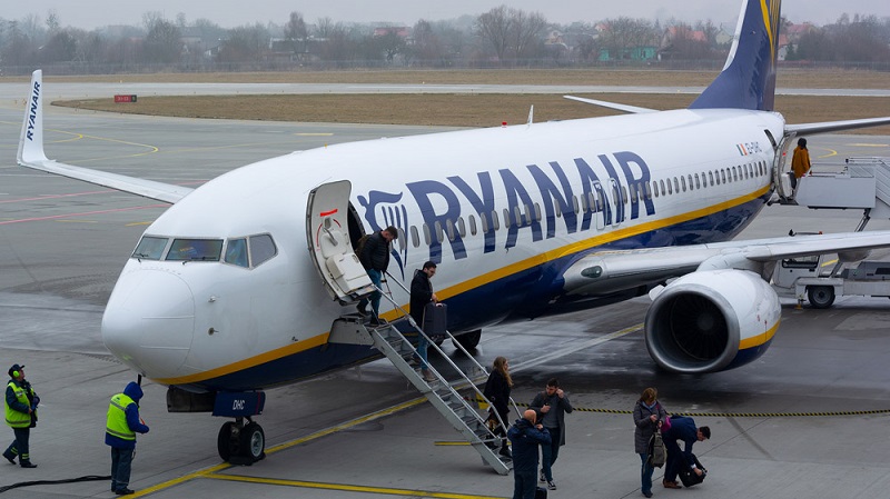 Самолет авиакомпании Ryanair экстренно приземлился в Берлине из-за угрозы взрыва - Фото