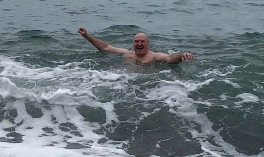 Лукашенко искупался в Черном море