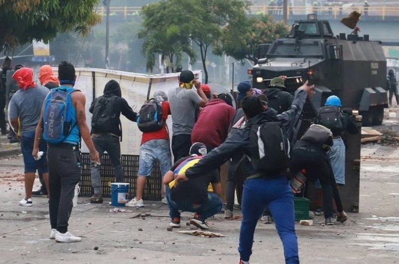 В Колумбии за неделю протестов погибли более 30 человек - Фото