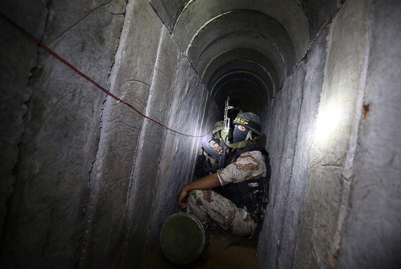 Израильские истребители уничтожили 15 км тоннелей в секторе Газа - Фото
