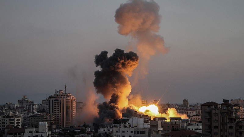 Восемь человек погибли при авиаударе по лагерю беженцев в городе Газа - Фото